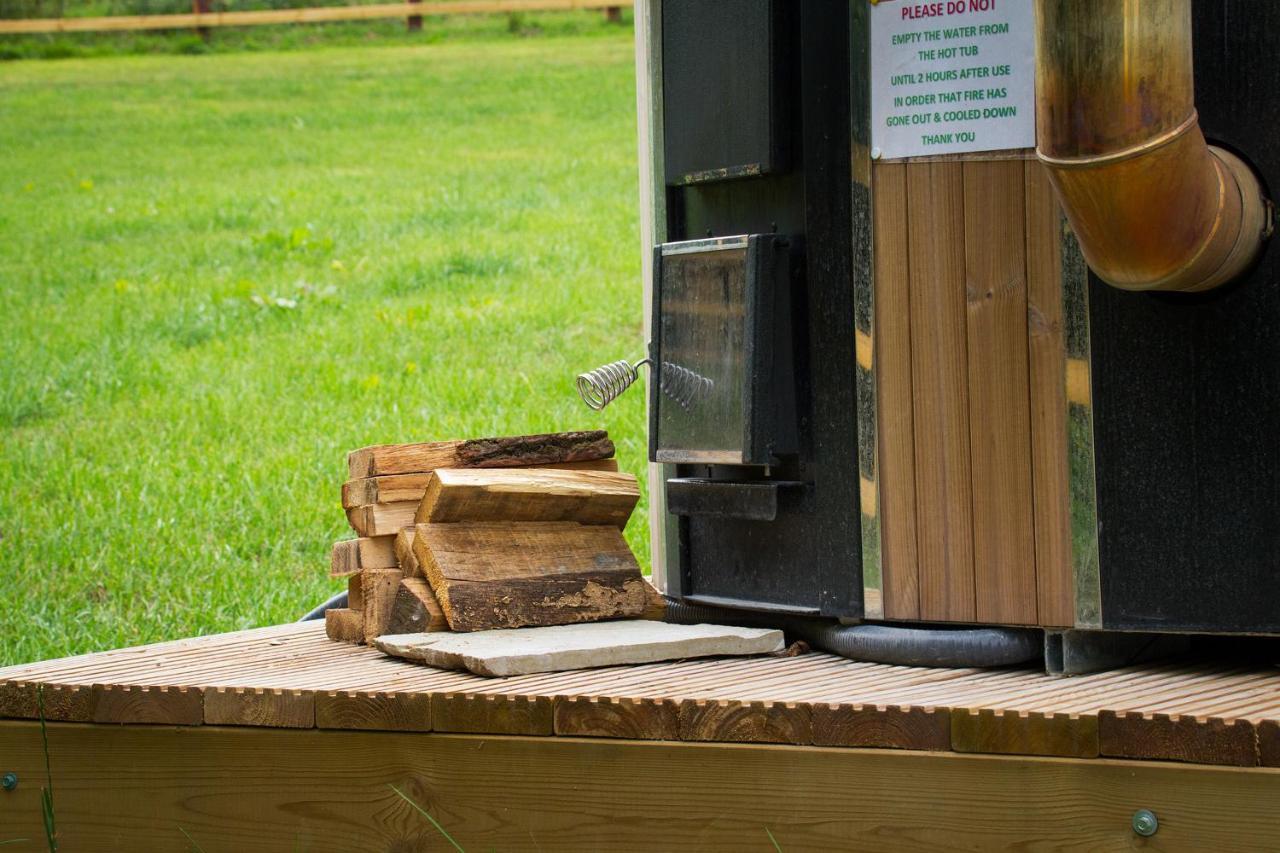 Hidden Wood Glamping And The Hideaway Cabin Warminster Exterior photo